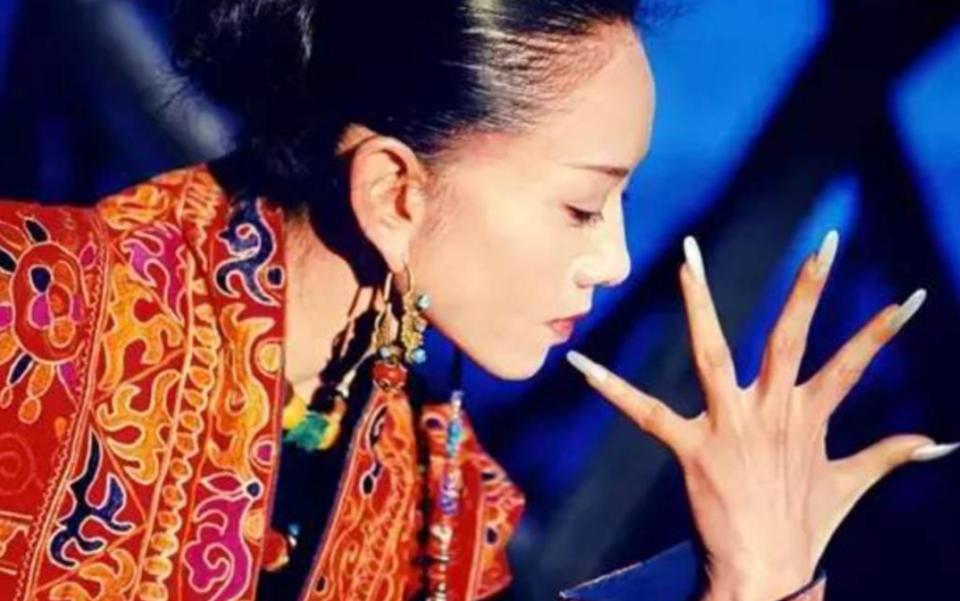 楊麗萍最新近照曝光，如何獲取并評價舞蹈巨星的最新照片？