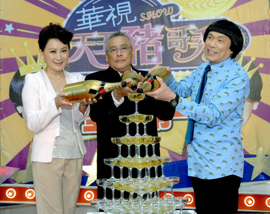 豬哥亮陳亞蘭最新動(dòng)態(tài)揭秘，小巷美食寶藏大揭秘！
