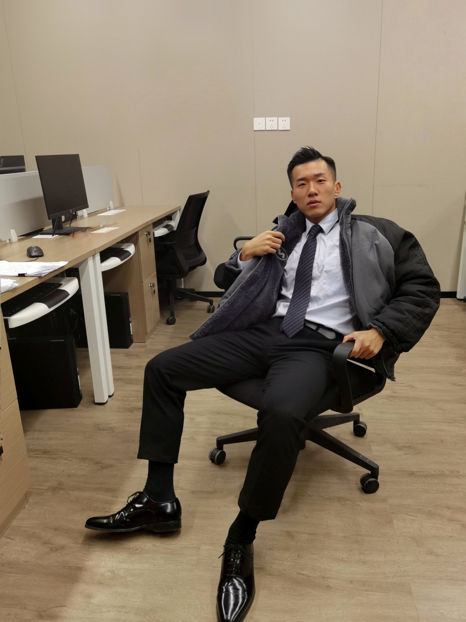 呆叔最新風采，新晉時尚偶像引領(lǐng)潮流新風尚