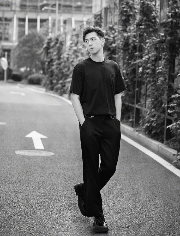 最新外劇盤(pán)點(diǎn)，勵(lì)志之旅啟程，展現(xiàn)變化中的自信與成就感！