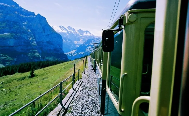 成都至哈爾濱機票價格查詢，時空之旅的飛行軌跡