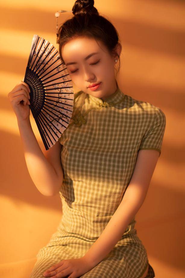 女演員古箏，與自然美景的邂逅，探尋內(nèi)心平和之聲