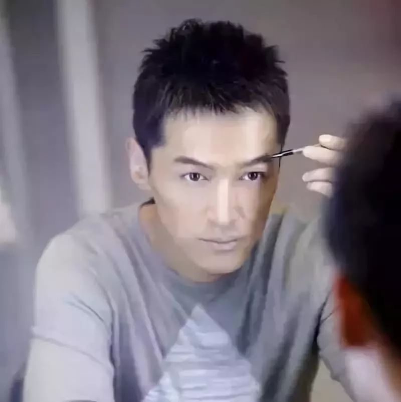 男明星與同性戀話題，理解與尊重的步驟指南