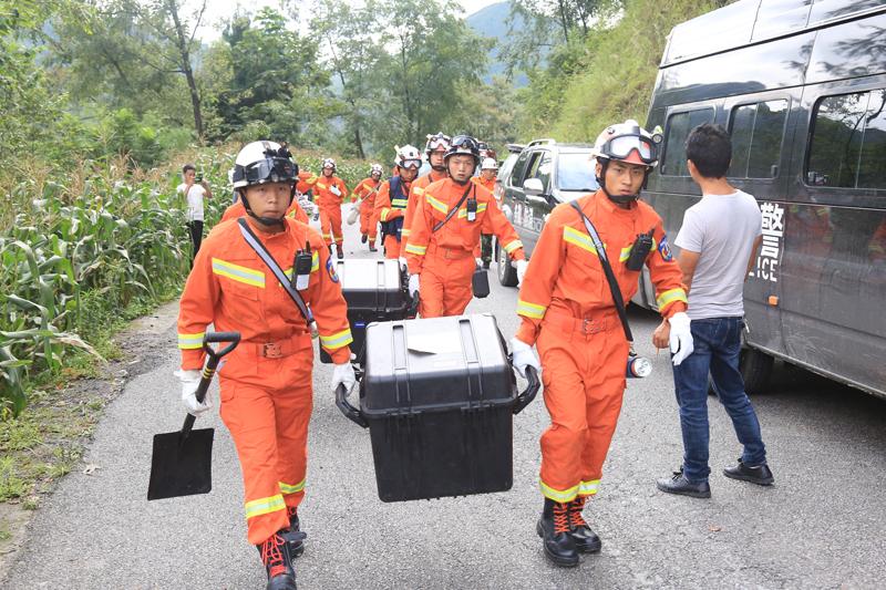 納雍山體滑坡最新消息，探秘滑坡背后神秘角落的小巷特色小店