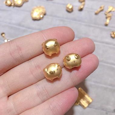 最新黃金價格動態(tài)，小巷深處的黃金秘密