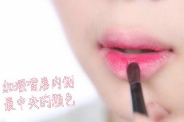 最新口紅涂法教程，輕松打造完美唇妝技巧