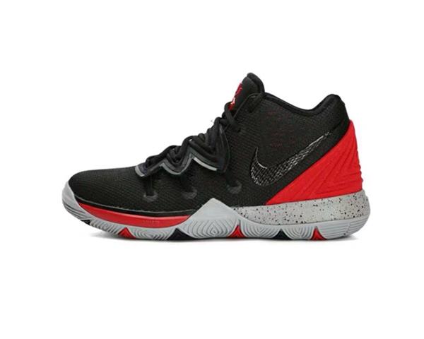 Nike歐文最新動態(tài)，籃球鞋革新里程碑，科技與設(shè)計的完美融合