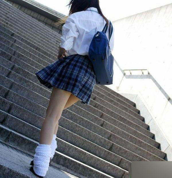 最新女校服，時代變遷中的校園風尚標志