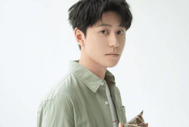 秦俊杰最新戀情曝光，情感新動(dòng)向揭秘！